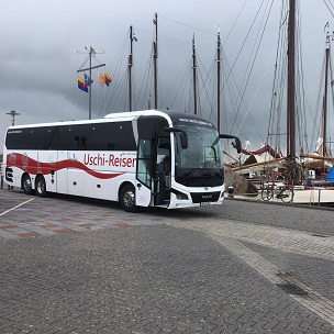 Reisebus an der Nordsee