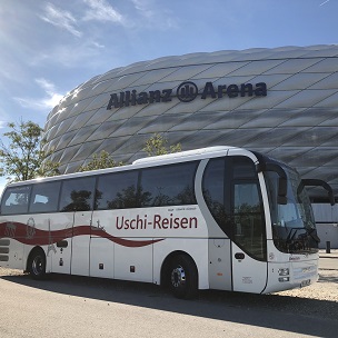 Reisebus vor Allianz Arena